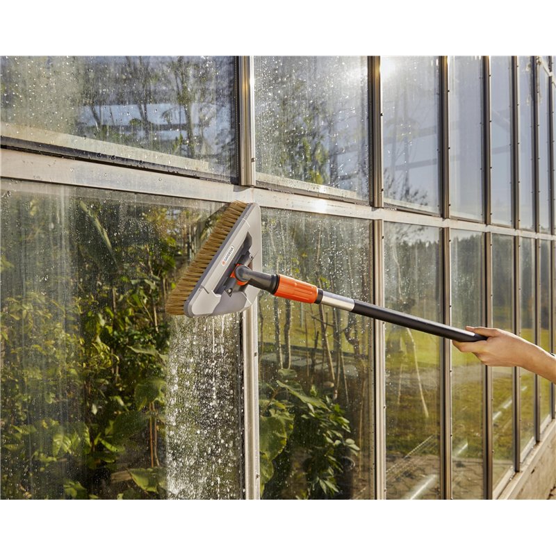 Image secondaire de Balai de Lavage Souple articulé de Gardena : Brosse de Nettoyage articulée pour Le Nettoyage des Zones Difficiles à Atteindre (5