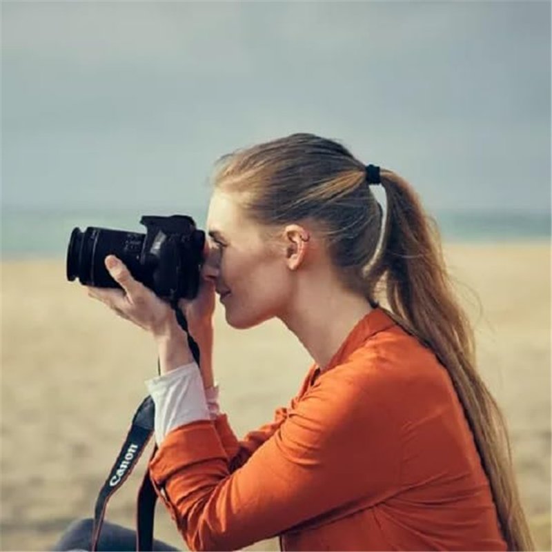 Image secondaire de Canon EOS 250D + EF-S 18-55mm f/3.5-5.6 (obsolete ou périmé)