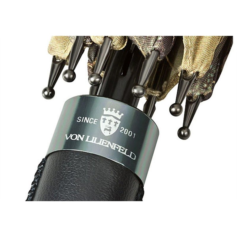 à l'aide de manivelle