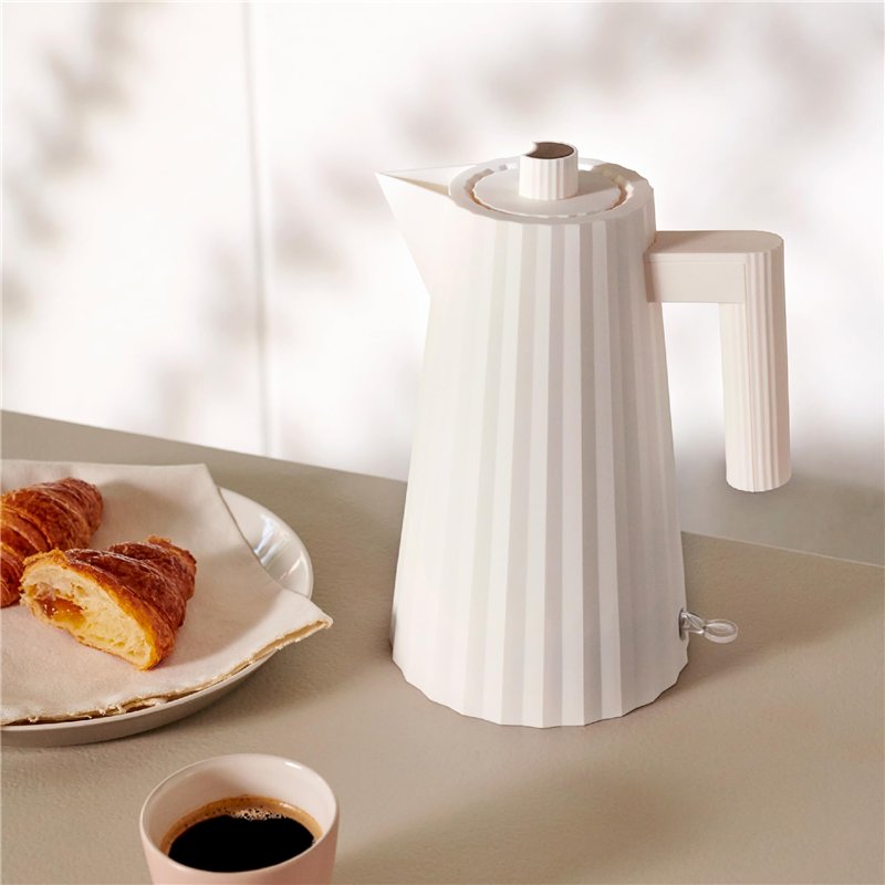 Image secondaire de Alessi Plissé MDL06 W - Bouilloire Électrique Design, en Résine Thermoplastique, Fiche Européenne 2400W, 170 cl, Blanc