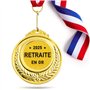 GEBETTER Cadeau Retraite 2025 1Pc Médaille d’Or “Retraite en Or” avec Ruban Bleu Blanc Rouge Décoration Retraite Cadeau Départ p