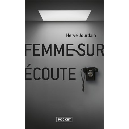 Femme sur écoute