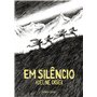 Em silêncio