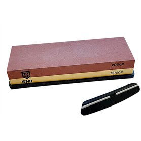 SMI Pierre a Aiguiser Affuteur Couteau Pierre à Affûter Double-Face grain 2000/5000 avec Base en Silicone Antidérapant et Guide  SMI Pierre a Aiguiser Affuteur Couteau Pierre à Affûter Double-Face grain 2000/5000 avec Base en Silicone Antidérapant et Guide