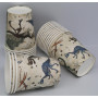 Vaisselle de fête sur le thème archéologique des dinosaures, avec assiettes en carton, serviettes en papier, gobelets en carton 