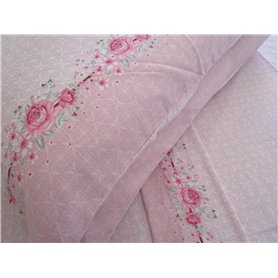 Parure de lit double en flanelle de pur coton, drap plat 240 x 280 cm. Drap housse 180 x 200 cm. 2 taies d’oreiller : 52 x 82 cm Parure de lit double en flanelle de pur coton