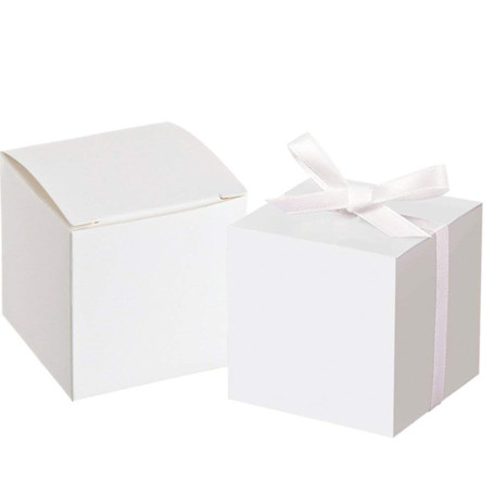 Awtlife Lot de 50 boîtes à friandises Blanches avec 50 Rubans pour décoration de fête de Mariage 5 cm