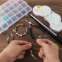 Knpwer 1600 Pcs+Kit Fabrication Bijoux avec Perles Cristal,28 Couleurs Perles Irrégulières en pierres Précieuses Naturelles pour
