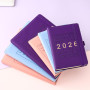 Agenda journalier 2026 de janvier 2026 à décembre 2026 avec porte-stylo, poche intérieure (violet 2026, A4)