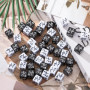 MumdoYAL 48 PCS Compteurs de Dés(Noir+Blanc), Dés de Jeton Dés de Fidélité Dés D6 Cube, Compatible avec MTG, CCG, Accessoire de 